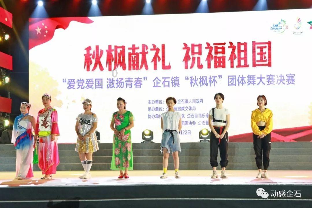 时尚芭比做美甲