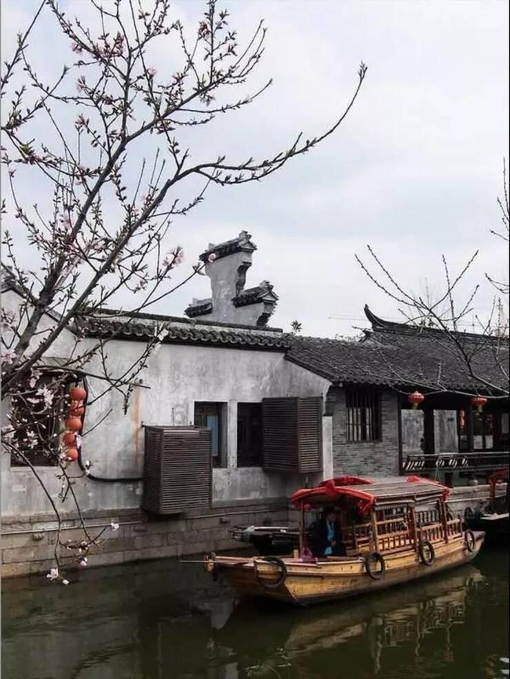 逃离古老的乡村房子